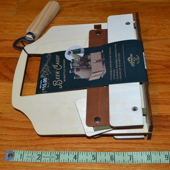 Foldable wooden beer caddy with bottle opener - NEW - Picture 10 of 11
